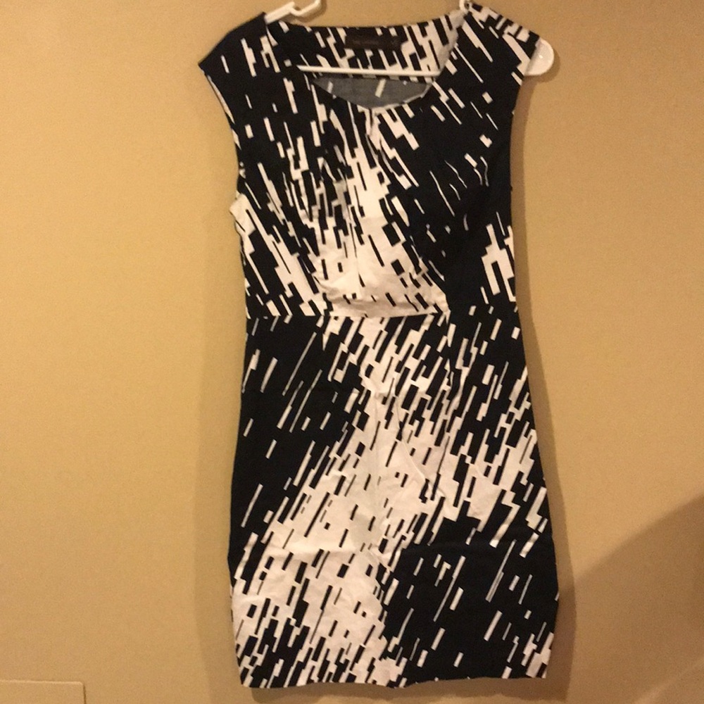 The LIMITED size 8 sleeveless dress